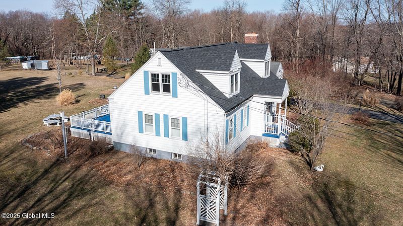3rd image of 689 Snake Hill Road