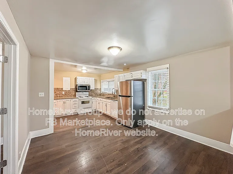 1310 Roanoke Ave — Photo 8