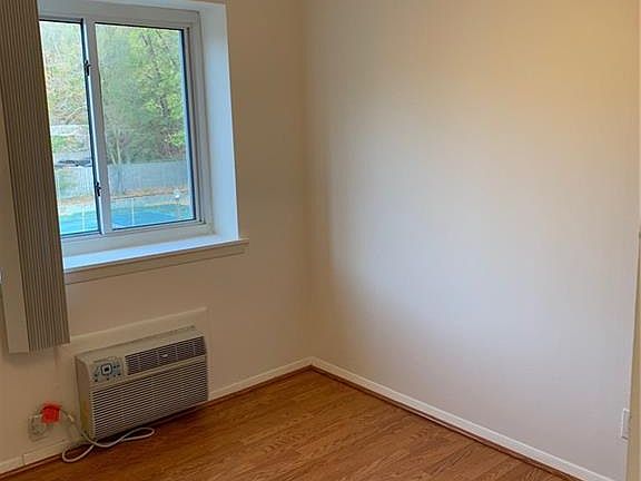 3rd image of 410 Benedict Ave APT 5F