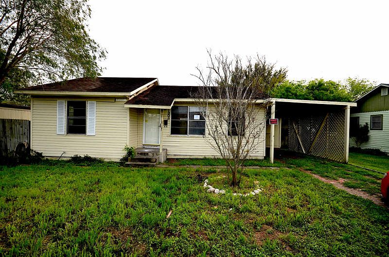 1st image of 1303 E Lott Ave