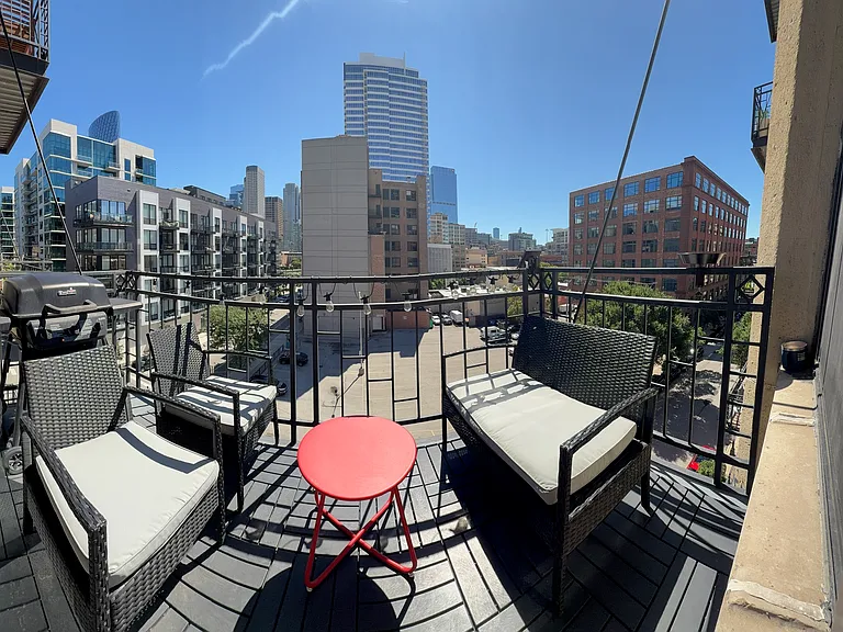 843 W Adams St — Photo 10