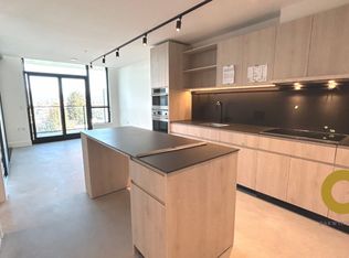 3996 Dumfries St #502, Vancouver, BC V5N3S3