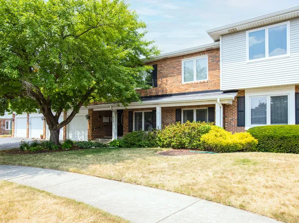 629 Dana Ct APT A, Naperville, IL 60563