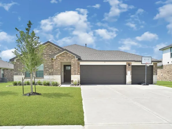 225 Big Spring Dr, Anahuac, TX 77514