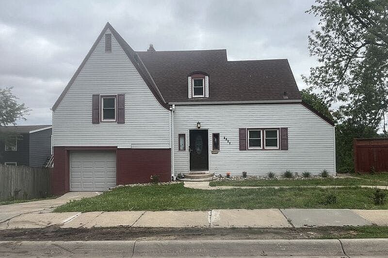 1st image of 6337 N 32nd St