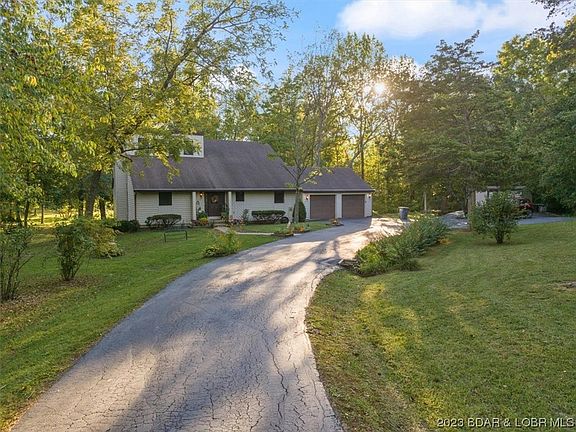 2nd image of 11 Vienna Woods Dr