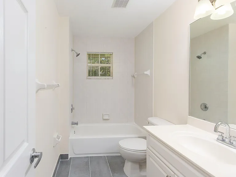 13513 Fountain View Blvd — Photo 17