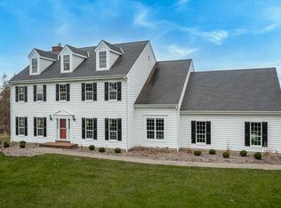 1242 Connolly Cir, Hartford, WI 53027