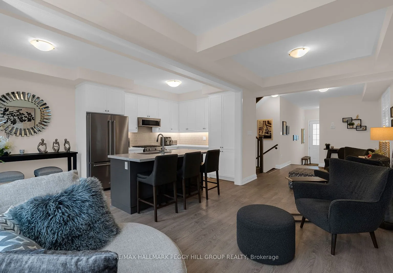 3 bed, $2,900 — Photo 2