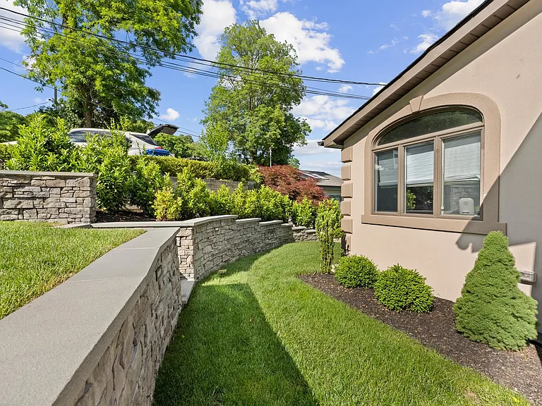 31 Colony Rd — Photo 36