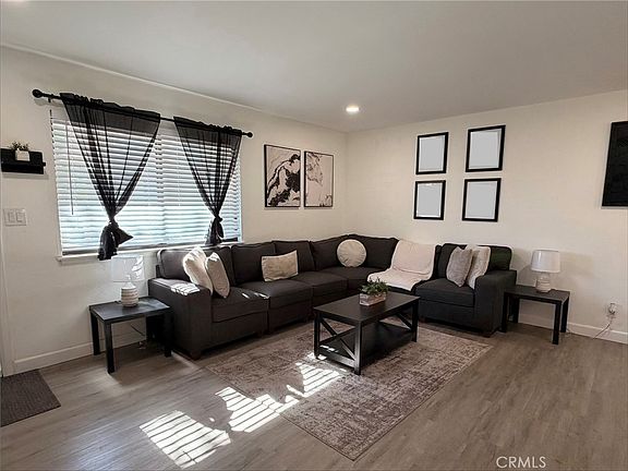 3rd image of 7085 Tamarisk Ave