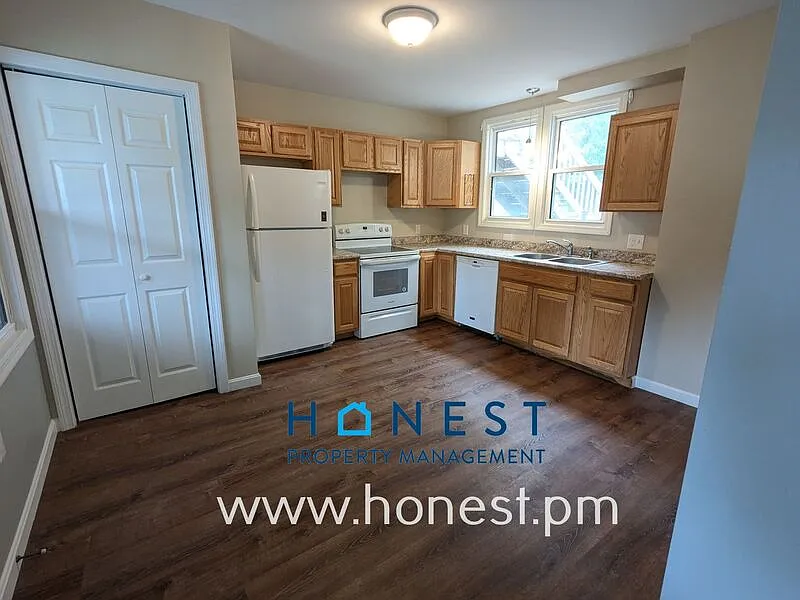 2 bed, 1.0 bath, $1,400 — Photo 2