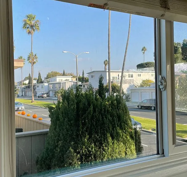 1401 Manhattan Beach Blvd — Photo 11
