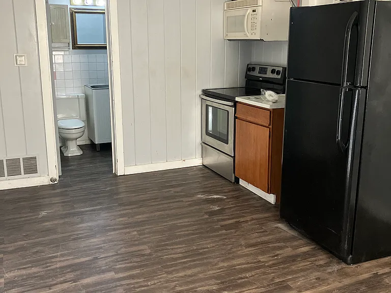 110 N East St #7 — Photo 3