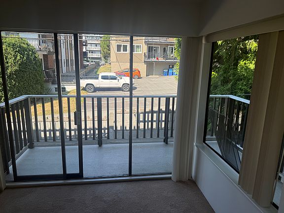 4th image of 122 E 18th St #205