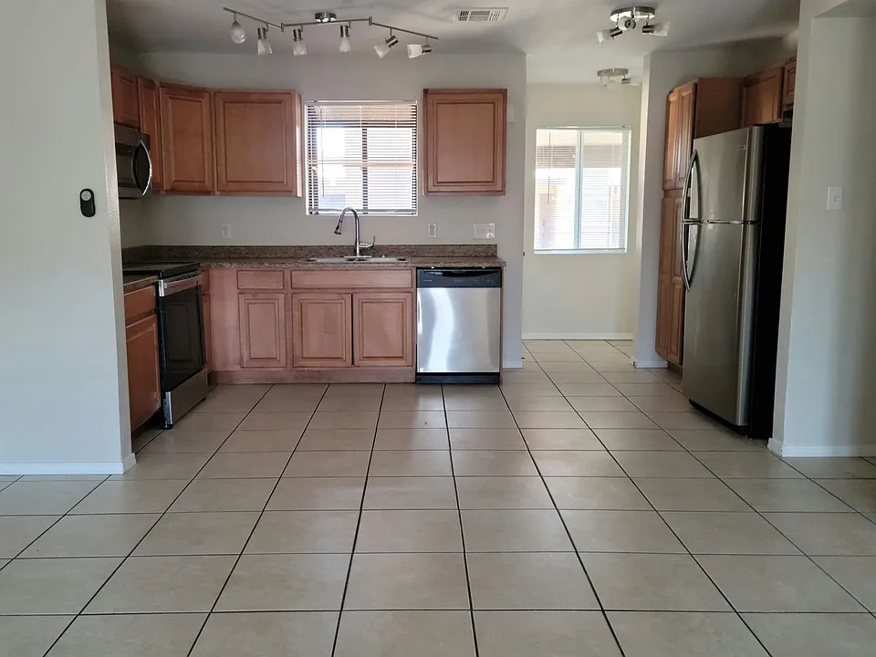 3038 N 24th Ln