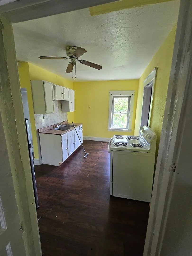 10117 Somerset Avenue — Photo 3