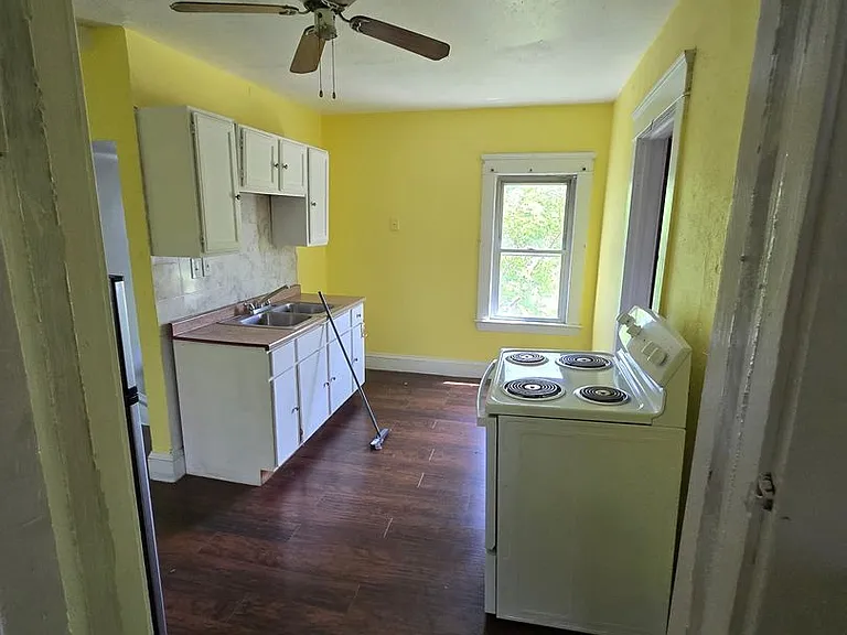 10117 Somerset Ave — Photo 3