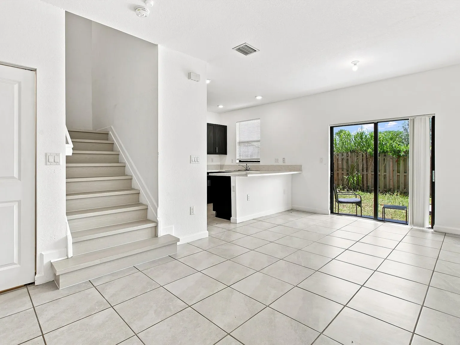 3 bedrooms 2.5 baths — Photo 3
