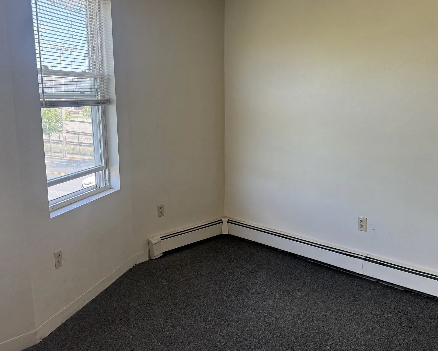 1 bed, 1.0 bath, 300 sqft, $1,400 — Photo 3