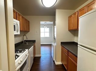 202-2915 Wickersham Way, Falls Church, VA 22042