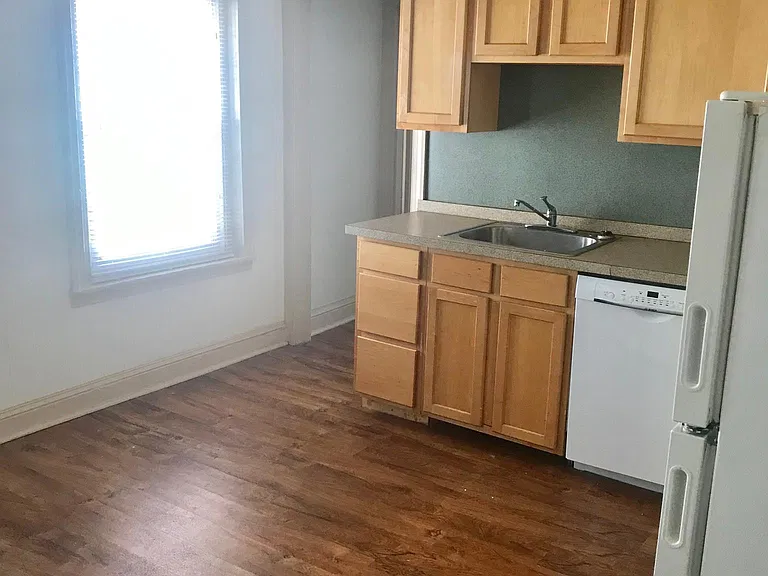 126 W Market St #4 — Photo 6