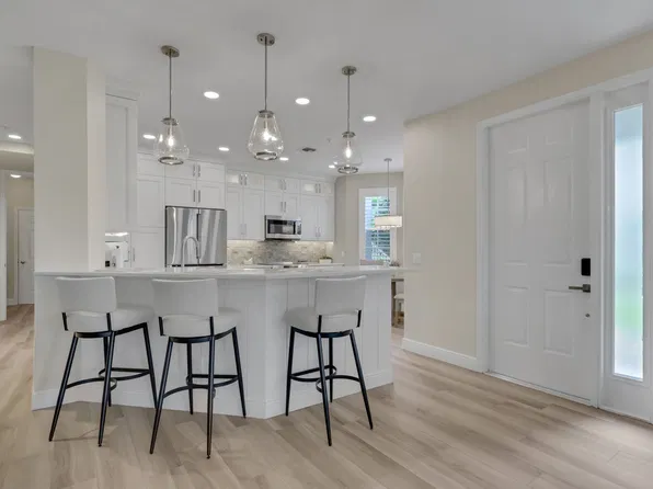5015 Marina Cove Dr APT 101, Naples, FL 34112