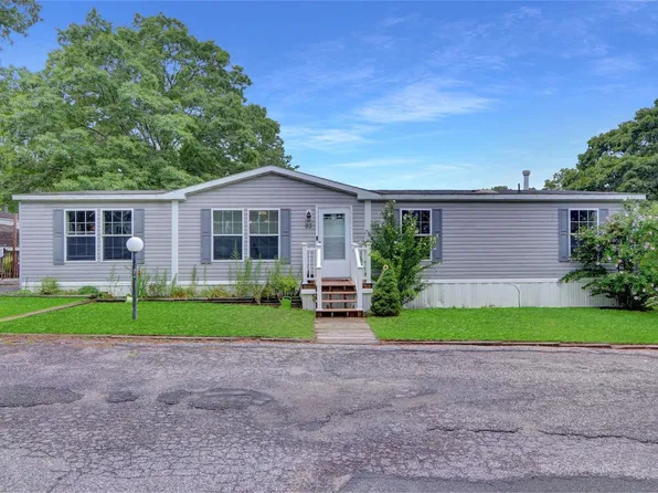 433 Mill Rd Unit 93, Calverton, NY 11933