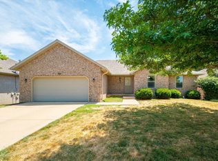 5374 Applewood St, Springfield, MO 65802