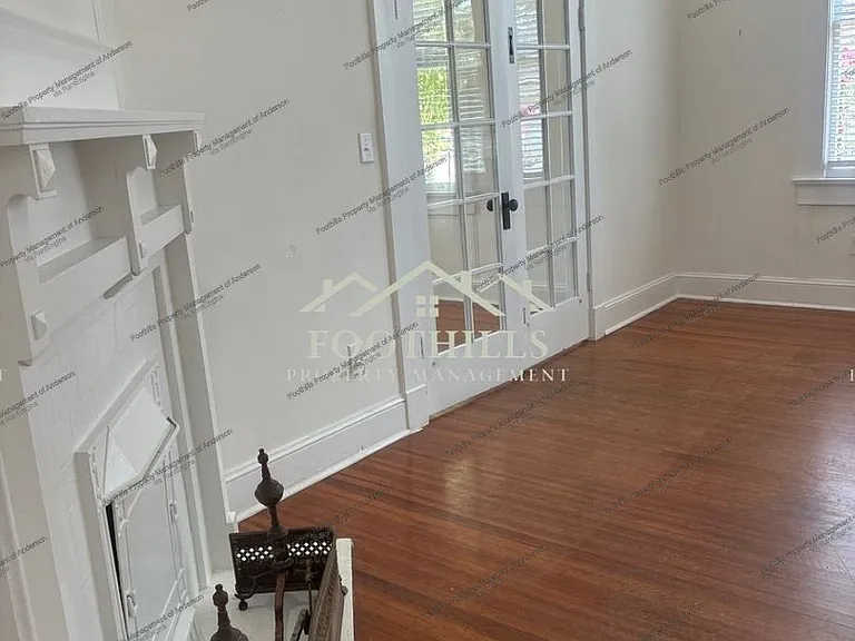 306 E Calhoun St — Photo 5