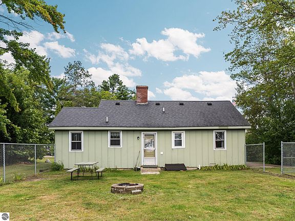 2nd image of 2601 Sunnyside Dr