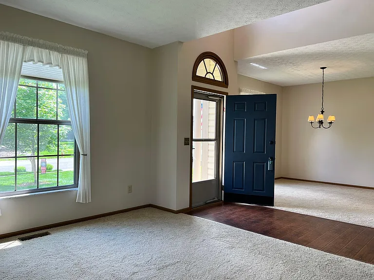 758 N Starr Dr — Photo 17