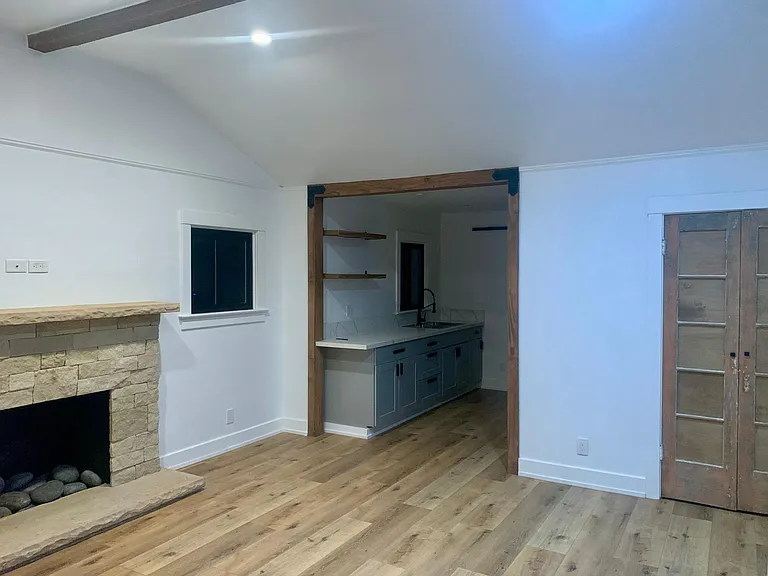 601 Fremont Pl — Photo 3