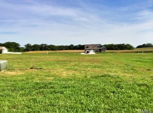 505 Bluff Meadows Dr, Valmeyer, IL 62295