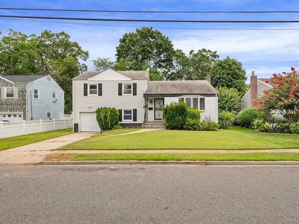 36 Gusto Lane, Roosevelt, NY 11575