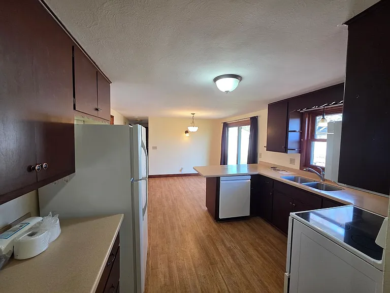 1798 Chateau Dr — Photo 6