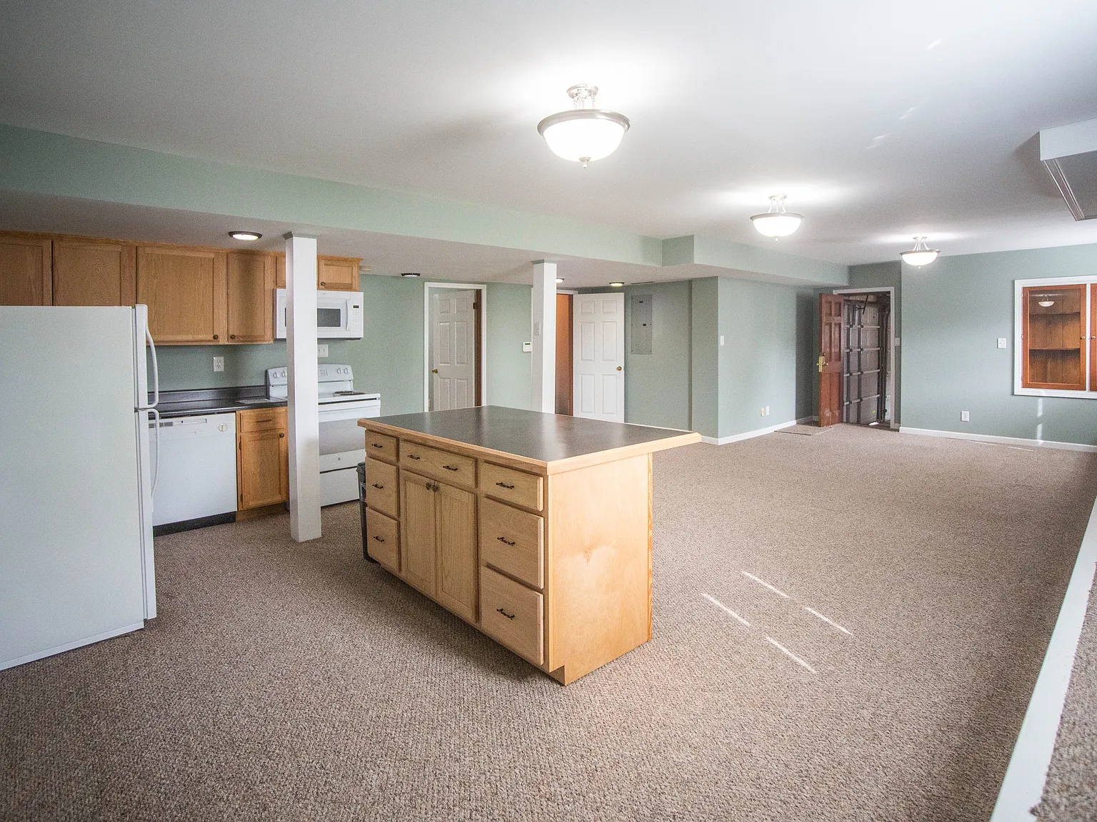 1691 Coleman Ave — Photo 3