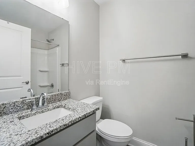 107 W Elder St #B — Photo 15