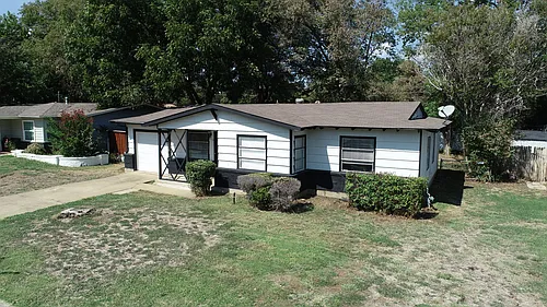 2113 Cloverdale St Photo 1