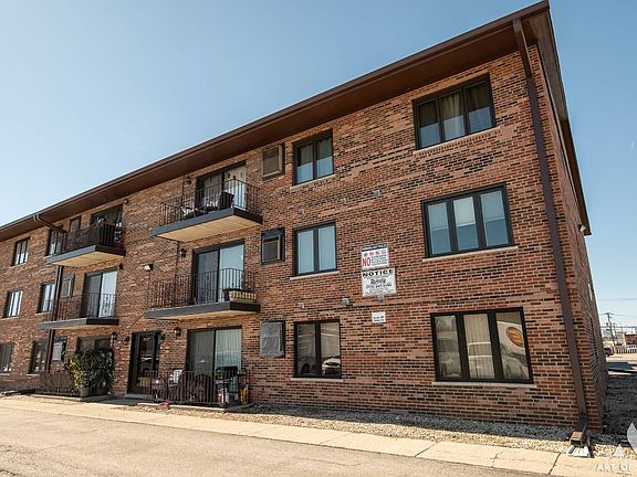 3rd image of 7347 W 79th Pl APT 2D