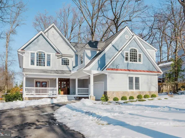 8612 McHenry St, Vienna, VA 22180