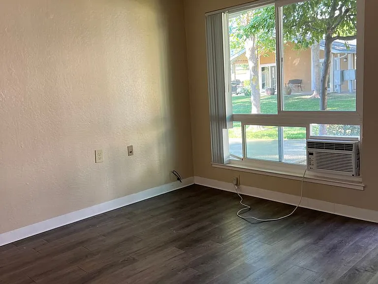 260 Berry Ct — Photo 6