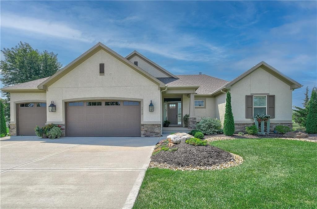1519 Cross Creek Dr, Raymore, MO 64083 MLS 2451653 Zillow