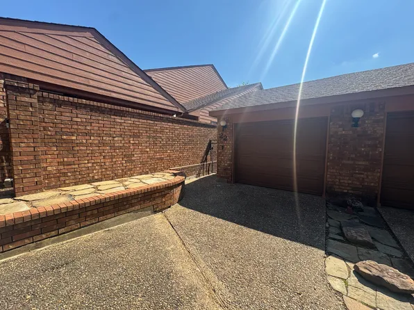 22 Village Green Ct, Denison, TX 75020