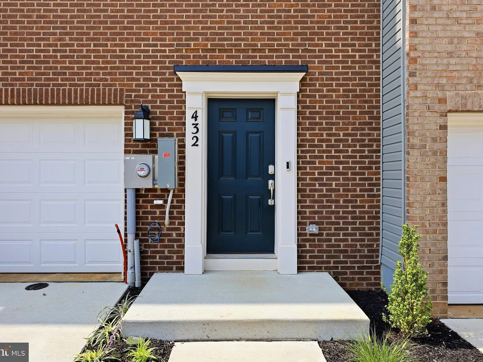 3 bed, 4.0 bath, 1920 sqft, $2,100 — Photo 3