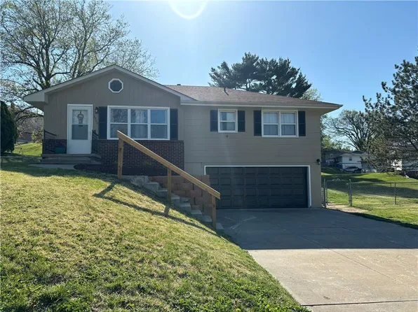 3222 Melody Ln, Saint Joseph, MO 64503