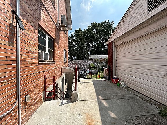 5th image of 76-18 57th Rd