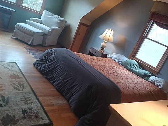 3rd image of 207 Topsfield Rd