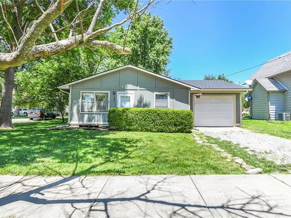407 E 7th St, Wellsville, KS 66092
