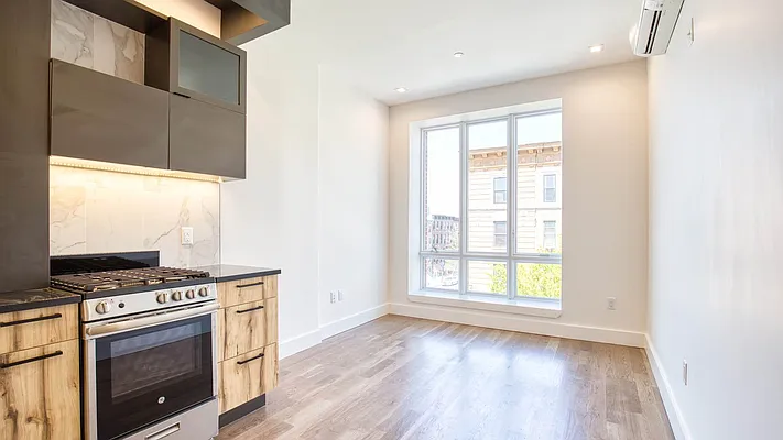 Rented by Artur Gutman, LREB | media 9